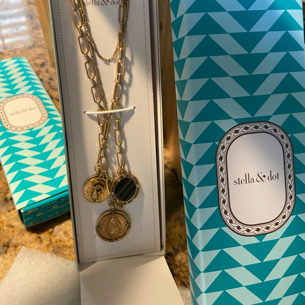 Gold vintage style necklace